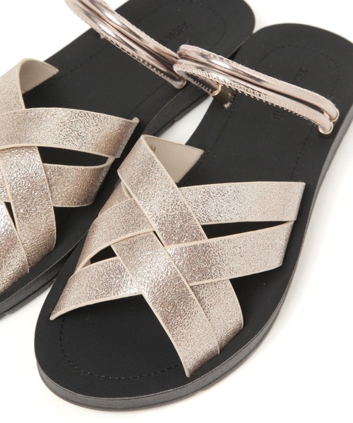 GLOBAL WORK（グローバルワーク）の「らくっション2WAYラメサンダル/494066（サンダル・レディース・シルバー/ブラック/ゴールド・LARGE/MEDIUM）」の14枚目の写真