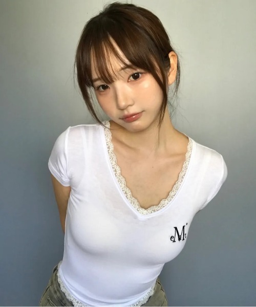 セール】【日本未発売/WEB限定】MUCENT(ムセント)/Vネック