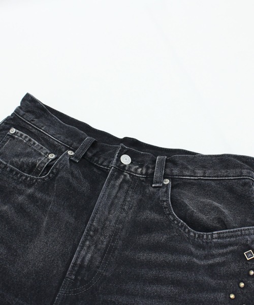RNA（アールエヌエー）の「R4378 スタッズラインルーズカットレングスパンツ（デニムパンツ・レディース・ブラック/ライトインディゴブルー・MEDIUM）」の11枚目の写真