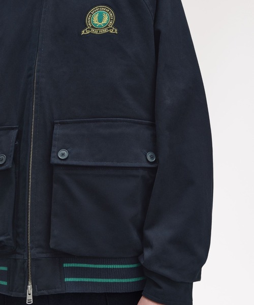 FRED PERRY(フレッドペリー)の「Tennis Badge Bomber Jacket/テニスバッジボンバージャケット(ブルゾン・メンズ・ネイビー・M/L/S)」の7枚目の写真