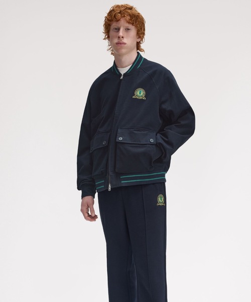 FRED PERRY(フレッドペリー)の「Tennis Badge Bomber Jacket/テニスバッジボンバージャケット(ブルゾン・メンズ・ネイビー・M/L/S)」の2枚目の写真