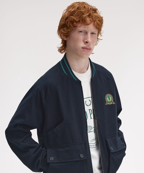 FRED PERRY(フレッドペリー)の「Tennis Badge Bomber Jacket/テニスバッジボンバージャケット(ブルゾン・メンズ・ネイビー・M/L/S)」の4枚目の写真