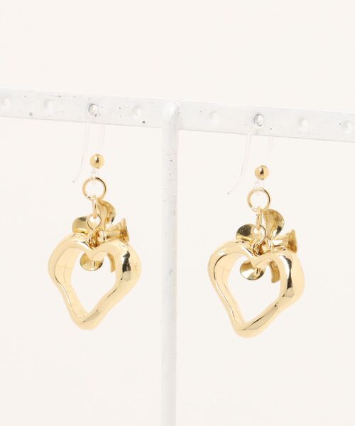 tone(トーン)の「【YM】いちご風 樹脂ピアス ハート×花(MA)(ピアス(両耳用)・レディース・ゴールド・FREE)」の4枚目の写真