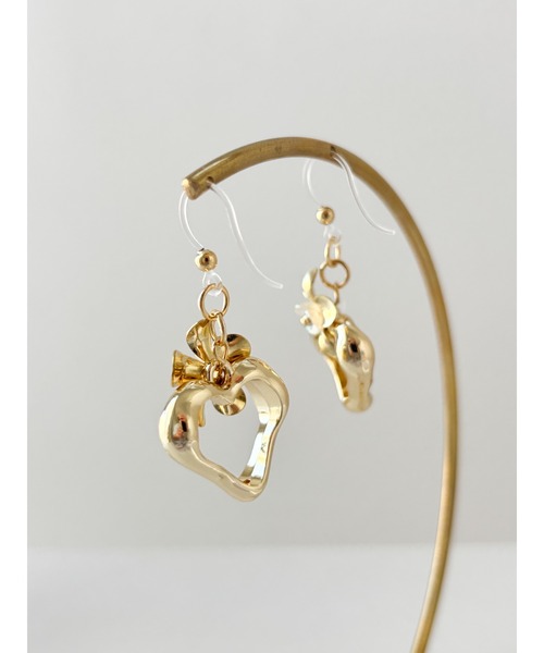 tone(トーン)の「【YM】いちご風 樹脂ピアス ハート×花(MA)(ピアス(両耳用)・レディース・ゴールド・FREE)」の3枚目の写真