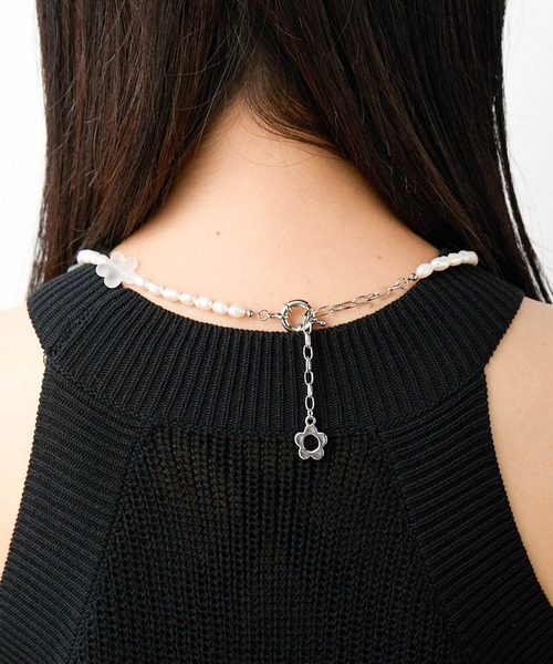 Casselini（キャセリーニ）の「Casselini(キャセリーニ)フラワーパールネックレス（ネックレス・レディース・ホワイト・FREE）」の3枚目の写真