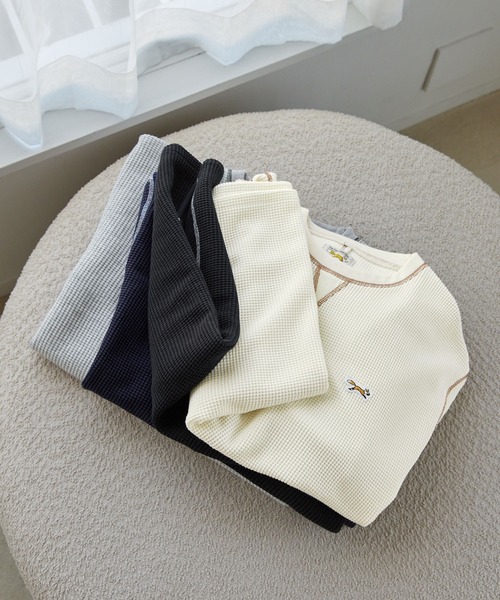 PENNEYS（ぺニーズ）の「PENNEYS/ペニーズ 別注 THE FOX ワンポイントロゴ刺繍 ステッチ配色ワッフル長袖Tシャツ<抗菌防臭>（Tシャツ/カットソー・レディース・ネイビー/アイボリー/グレー/カーキ/ブラック/イエロー・L/M）」の7枚目の写真