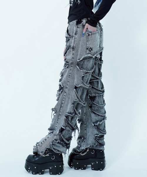 REFLEM(レフレム)の「『REFLEM/レフレム』レイヤードクラッシュデニムパンツ(デニムパンツ・レディース・グレー/ブラック・L/M)」の3枚目の写真