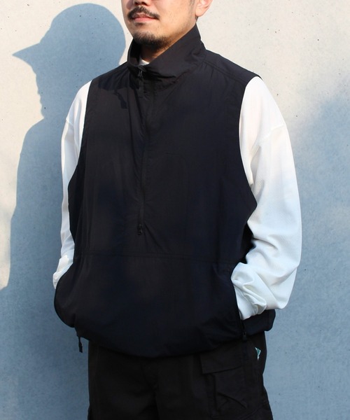 Snow Peak（スノーピーク）の「Snow Peak / Nylon Tussah Utility Storage Vest  ナイロンタッサーユーティリティストレージベスト（ベスト・メンズ・ライトグレー/ネイビー/ブラック・XL/L/M）」の2枚目の写真