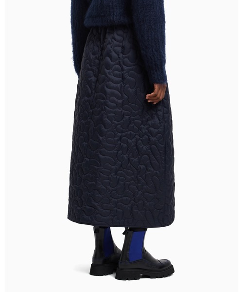EMPORIO ARMANI(エンポリオアルマーニ)の「【エンポリオ アルマーニ】ASV Winter Urbanism カプセルコレクション スカート ナイロン 3Dキルティング風刺繍(スカート・レディース・ネイビー・42/40/38)」の2枚目の写真