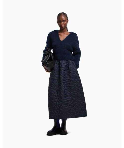 EMPORIO ARMANI(エンポリオアルマーニ)の「【エンポリオ アルマーニ】ASV Winter Urbanism カプセルコレクション スカート ナイロン 3Dキルティング風刺繍(スカート・レディース・ネイビー・42/40/38)」の4枚目の写真