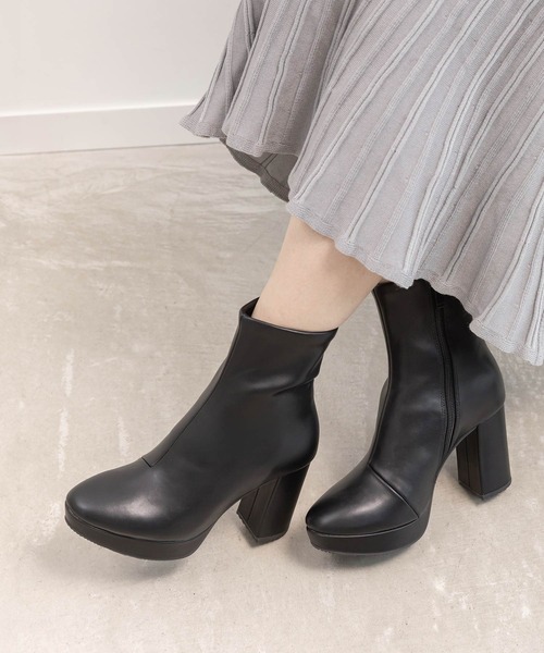 RANDA（ランダ）の「晴雨兼用 チャンキーヒールベーシックショートブーツ（ブーツ・レディース・ダークブラウン/アイボリー/ブラック系その他2/ブラック系その他・S/M/LL/L）」の2枚目の写真