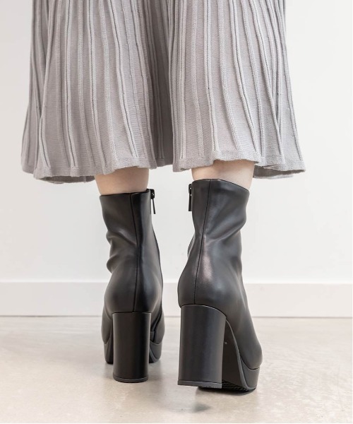 RANDA（ランダ）の「晴雨兼用 チャンキーヒールベーシックショートブーツ（ブーツ・レディース・ダークブラウン/アイボリー/ブラック系その他2/ブラック系その他・S/M/LL/L）」の5枚目の写真