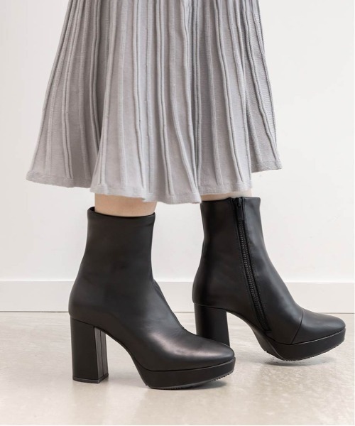 RANDA（ランダ）の「晴雨兼用 チャンキーヒールベーシックショートブーツ（ブーツ・レディース・ダークブラウン/アイボリー/ブラック系その他2/ブラック系その他・S/M/LL/L）」の18枚目の写真