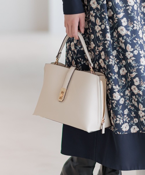 Andemiu（アンデミュウ）の「サイドジップバッグ595855（ハンドバッグ・レディース・ブラウン/ピンク/アイボリー/ブラック・FREE）」の2枚目の写真