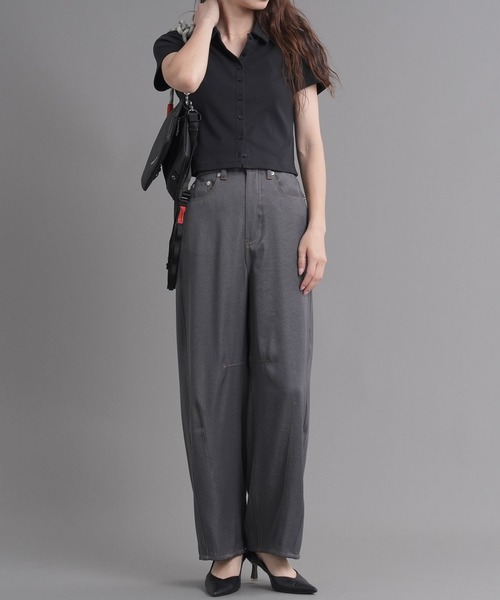 .WORKS(ドットワークス)の「T/Rデニムバレルレッグパンツ(デニムパンツ・レディース・ダークグレー/ネイビー/グレー/ブラック・M/L)」の3枚目の写真