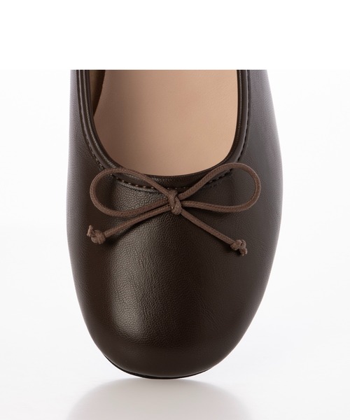 Fin（フィン）の「丸ヒールバレエシューズ【低反発スポンジ入り】（バレエシューズ・レディース・ブラック/ベージュ/ブラウン・23.5cm/23cm/22.5cm/25cm/24.5cm/24cm）」の8枚目の写真