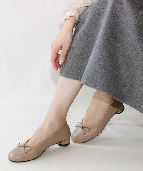 Fin（フィン）の「丸ヒールバレエシューズ【低反発スポンジ入り】（バレエシューズ・レディース・ブラック/ベージュ/ブラウン・23.5cm/23cm/22.5cm/25cm/24.5cm/24cm）」の18枚目の写真