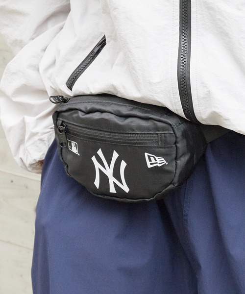 NEW ERA(ニューエラ)の「NEW ERA/ニューエラ MLB MCRO WAIST BAG ウエストバッグ(ボディバッグ/ウエストポーチ・メンズ・カモフラージュ/ブラック・FREE)」の2枚目の写真