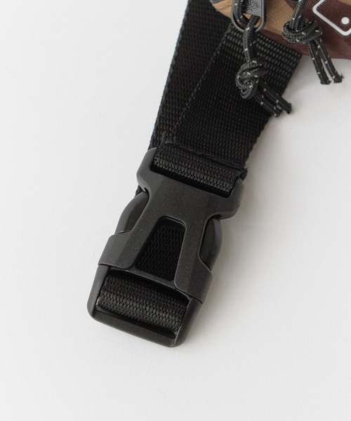 NEW ERA(ニューエラ)の「NEW ERA/ニューエラ MLB MCRO WAIST BAG ウエストバッグ(ボディバッグ/ウエストポーチ・メンズ・カモフラージュ/ブラック・FREE)」の7枚目の写真