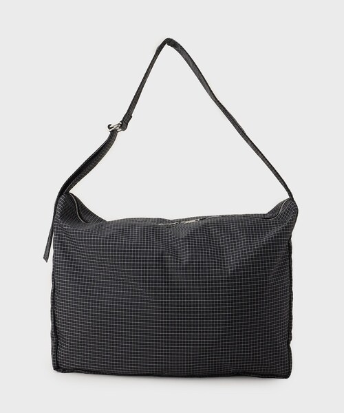 tk.TAKEO KIKUCHI（ティーケータケオキクチ）の「ルーズビッグショルダーバッグ／たすき掛け／ビッグ／A4サイズ収納可能（ショルダーバッグ・メンズ・ブラウン系その他5/ブラック系8/ブラック系/ブラック/ブラック系3/ブラック系4/ブラック系6/グレー系4・00）」の16枚目の写真