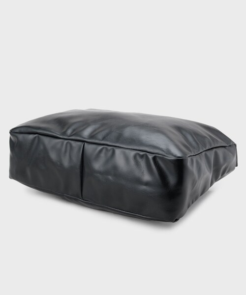 tk.TAKEO KIKUCHI（ティーケータケオキクチ）の「ルーズビッグショルダーバッグ／たすき掛け／ビッグ／A4サイズ収納可能（ショルダーバッグ・メンズ・ブラウン系その他5/ブラック系8/ブラック系/ブラック/ブラック系3/ブラック系4/ブラック系6/グレー系4・00）」の20枚目の写真