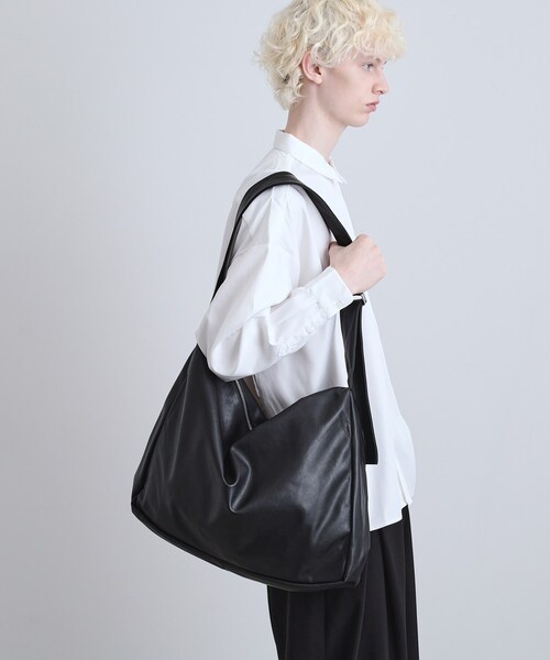 ルーズビッグショルダーバッグ／たすき掛け／ビッグ／A3サイズ収納可能