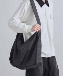 tk.TAKEO KIKUCHI（ティーケータケオキクチ）の「ルーズビッグショルダーバッグ／たすき掛け／ビッグ／A4サイズ収納可能（ショルダーバッグ）」