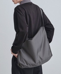 tk.TAKEO KIKUCHI（ティーケータケオキクチ）の「ルーズビッグショルダーバッグ／たすき掛け／ビッグ／A4サイズ収納可能（ショルダーバッグ）」