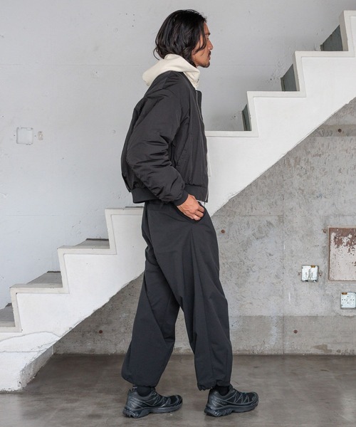 HEREIAM(ヘレイアム)の「【HEREIAM MEN】撥水&軽量&ユニセックス/エアサーマルMA-1(MA-1・メンズ・ブラック/ブルー・S-M/M-L)」の3枚目の写真