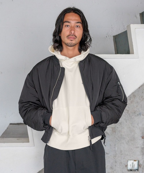 HEREIAM(ヘレイアム)の「【HEREIAM MEN】撥水&軽量&ユニセックス/エアサーマルMA-1(MA-1・メンズ・ブラック/ブルー・S-M/M-L)」の4枚目の写真