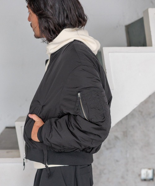 HEREIAM(ヘレイアム)の「【HEREIAM MEN】撥水&軽量&ユニセックス/エアサーマルMA-1(MA-1・メンズ・ブラック/ブルー・S-M/M-L)」の5枚目の写真