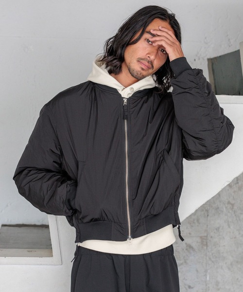 HEREIAM(ヘレイアム)の「【HEREIAM MEN】撥水&軽量&ユニセックス/エアサーマルMA-1(MA-1・メンズ・ブラック/ブルー・S-M/M-L)」の6枚目の写真