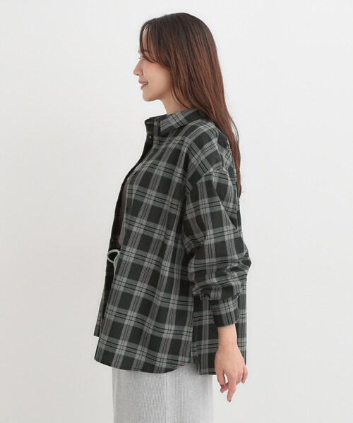 Cutie Blonde（キューティーブロンド）の「【着丈選べる】オーバーサイズのチェックシャツ（シャツ/ブラウス・レディース・グレー系1/ブラック系1/イエロー系その他3/ワイン系3・00/11）」の6枚目の写真