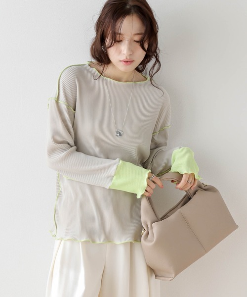 La-gemme(ラジェム)の「バイカラープリーツトップス(Tシャツ/カットソー・レディース・アイボリー/ブラック/グレー/ブラウン/ライトグレー/ネイビー・フリー)」の1枚目の写真