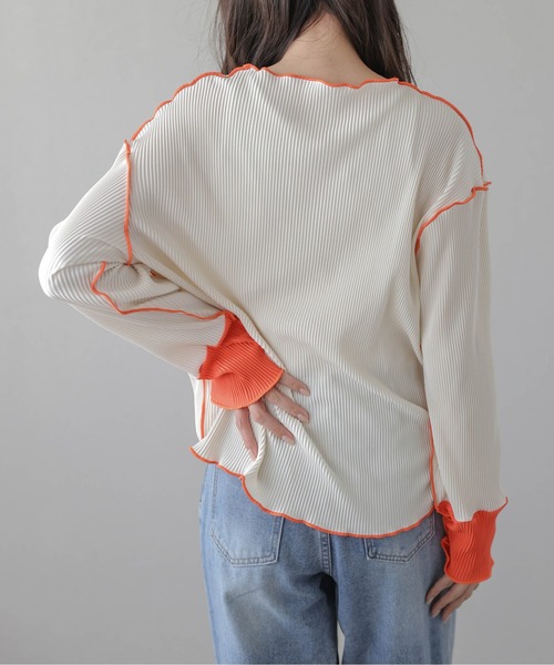 La-gemme（ラジェム）の「バイカラープリーツトップス（Tシャツ/カットソー・レディース・ブラウン/ブラック/グレー/アイボリー・フリー）」の5枚目の写真