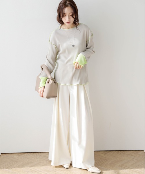 La-gemme(ラジェム)の「バイカラープリーツトップス(Tシャツ/カットソー・レディース・アイボリー/ブラック/グレー/ブラウン/ライトグレー/ネイビー・フリー)」の12枚目の写真