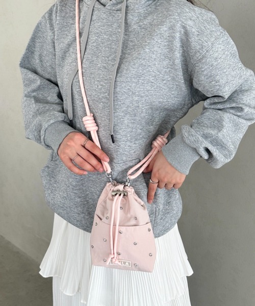 MYMOOD.(マイムード)の「ビジュー付きミニサコッシュ 巾着ショルダーバッグ(ショルダーバッグ・レディース・ベージュ/ブラック/ピンク・FREE)」の1枚目の写真