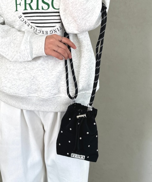 MYMOOD.(マイムード)の「ビジュー付きミニサコッシュ 巾着ショルダーバッグ(ショルダーバッグ・レディース・ベージュ/ブラック/ピンク・FREE)」の11枚目の写真