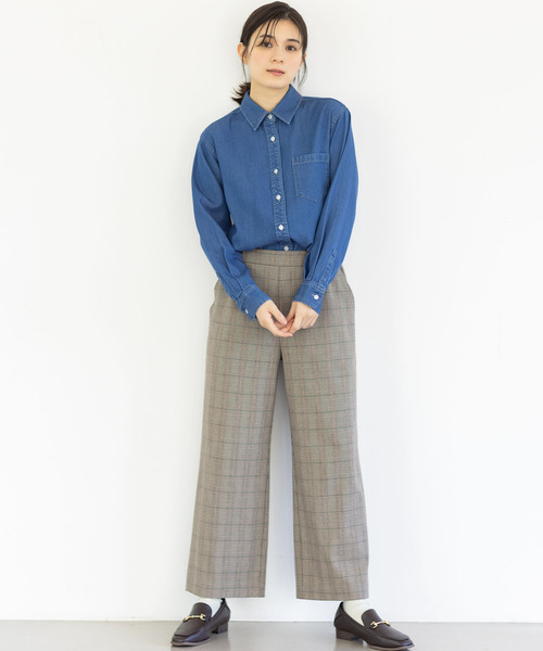 Petit Honfleur（プチオンフルール）の「襟付きデニムシャツ【ベストやニットを重ねても◎】（シャツ/ブラウス・レディース・ブルー/ネイビー・9号/11号/13号）」の3枚目の写真