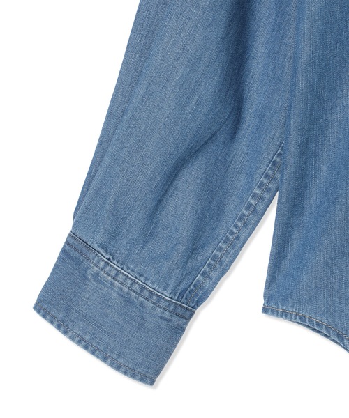 Petit Honfleur（プチオンフルール）の「襟付きデニムシャツ【ベストやニットを重ねても◎】（シャツ/ブラウス・レディース・ブルー/ネイビー・9号/11号/13号）」の8枚目の写真