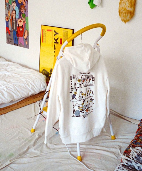 VANS(バンズ)の「RIROO ウィメンズ PENGUIN フーディー / RIROO HOODIE marshmallow / VN000SPVFS81(パーカー・メンズ・オフホワイト・MEDIUM/LARGE/SMALL/X-SMALL)」の1枚目の写真