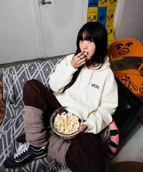 VANS(バンズ)の「RIROO ウィメンズ PENGUIN フーディー / RIROO HOODIE marshmallow / VN000SPVFS81(パーカー・メンズ・オフホワイト・MEDIUM/LARGE/SMALL/X-SMALL)」の6枚目の写真