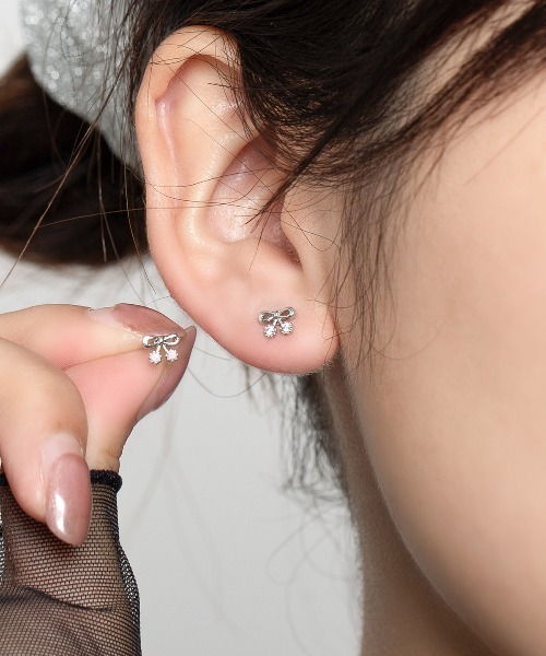 kirakiraShop(キラキラショップ)の「ストーン付き ミニ リボン ピアス(ピアス(両耳用)・レディース・ゴールド/シルバー・FREE)」の4枚目の写真