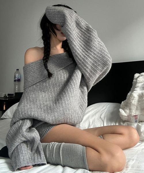 meJane（ミージェーン）の「オフショルダーデザイン リブニットセットアップ（セットアップ・レディース・グレイッシュベージュ/オフホワイト/グレー・FREE）」の4枚目の写真