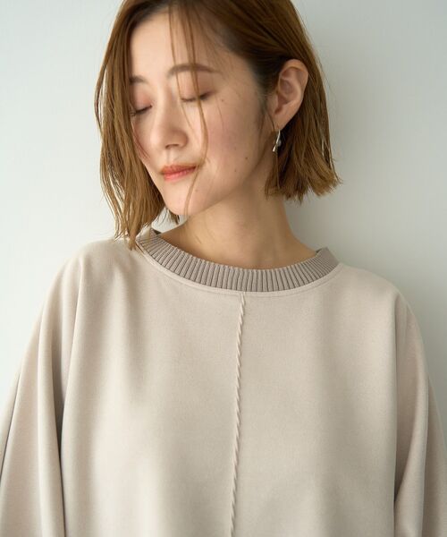 YECCA VECCA（イェッカヴェッカ）の「フェイクスエードデザインステッチプルオーバー（Tシャツ/カットソー・レディース・チャコールグレー/グレイッシュベージュ・FREE）」の14枚目の写真