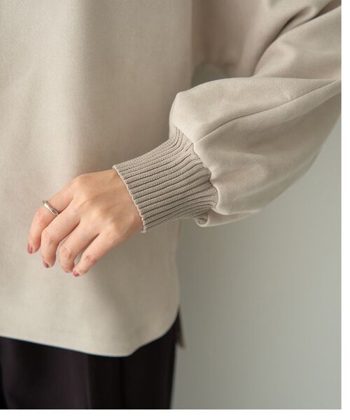 YECCA VECCA（イェッカヴェッカ）の「フェイクスエードデザインステッチプルオーバー（Tシャツ/カットソー・レディース・チャコールグレー/グレイッシュベージュ・FREE）」の15枚目の写真