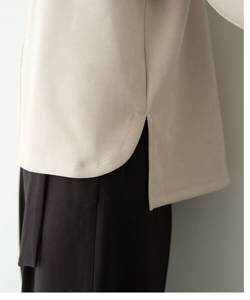 YECCA VECCA（イェッカヴェッカ）の「フェイクスエードデザインステッチプルオーバー（Tシャツ/カットソー・レディース・チャコールグレー/グレイッシュベージュ・FREE）」の16枚目の写真