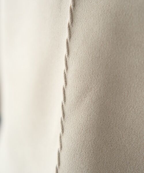 YECCA VECCA（イェッカヴェッカ）の「フェイクスエードデザインステッチプルオーバー（Tシャツ/カットソー・レディース・チャコールグレー/グレイッシュベージュ・FREE）」の17枚目の写真