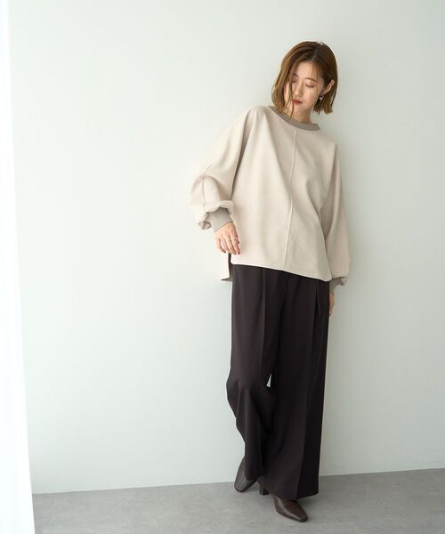 YECCA VECCA（イェッカヴェッカ）の「フェイクスエードデザインステッチプルオーバー（Tシャツ/カットソー・レディース・チャコールグレー/グレイッシュベージュ・FREE）」の19枚目の写真