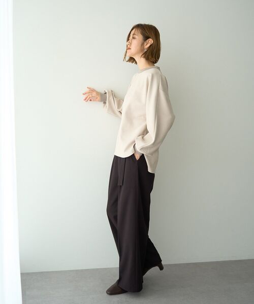 YECCA VECCA（イェッカヴェッカ）の「フェイクスエードデザインステッチプルオーバー（Tシャツ/カットソー・レディース・チャコールグレー/グレイッシュベージュ・FREE）」の20枚目の写真